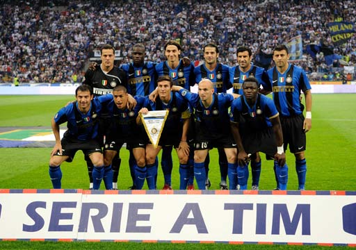 FM26逆天Bug，外场球员“闪现”至门前挡出对方主罚的点球（FM26离谱漏洞：外场球员瞬移到门前封出对手点球）