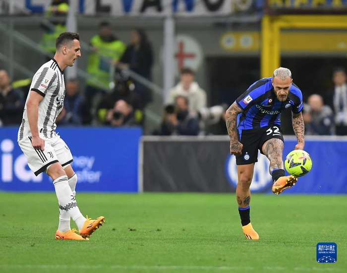 佩杜拉：那不勒斯持续追逐梅努；洛伦佐-卢卡换奇克传闻不实（佩杜拉：那不勒斯继续追梅努，洛伦佐-卢卡与奇克互换纯属谣传）