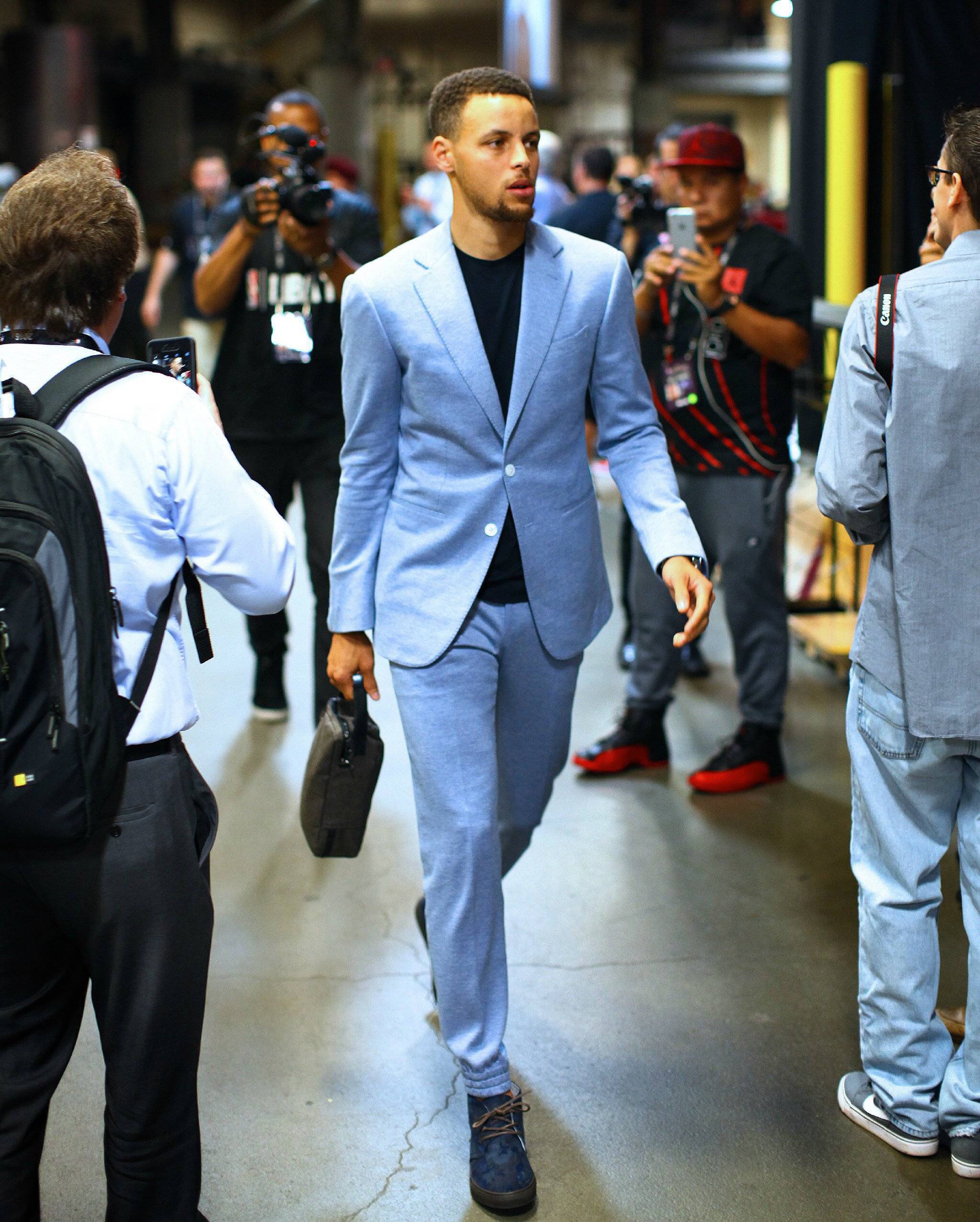 佩德里：还有2场欧冠联赛要尽可能多拿分；我们都很爱阿劳霍（佩德里：欧冠仅剩两战要尽可能多抢分，我们都非常喜欢阿劳霍）