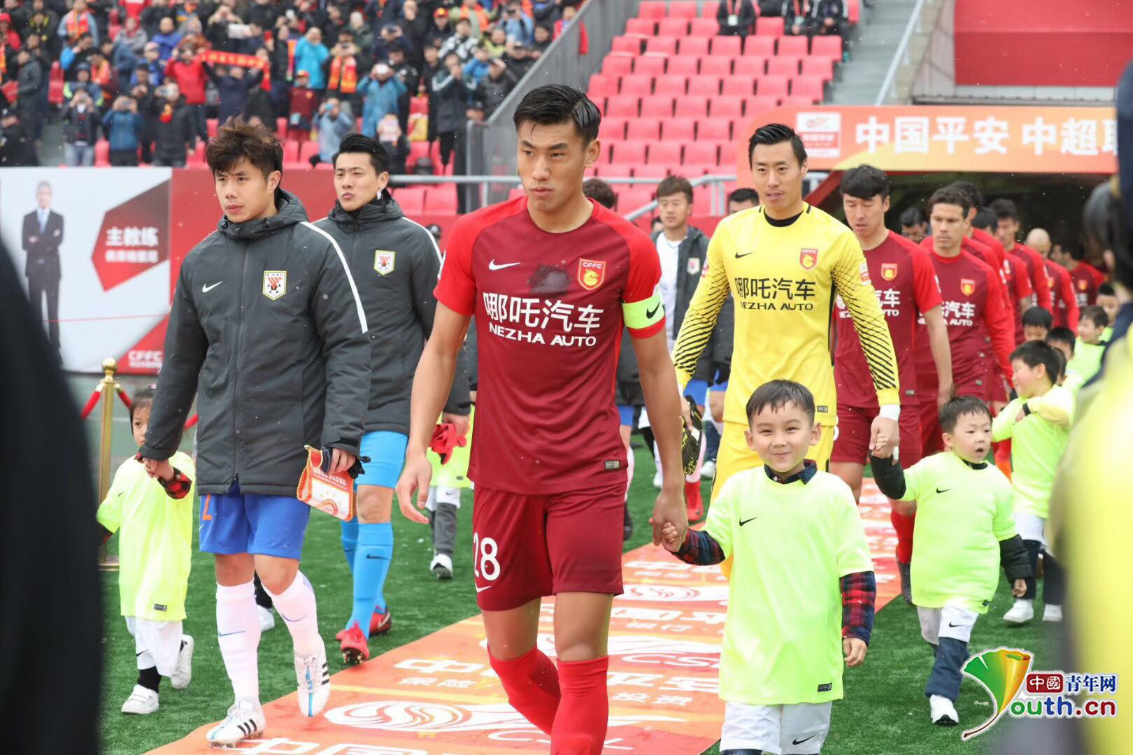 NBA常规赛战报：快船客场险胜雷霆（NBA常规赛：快船做客惊险击败雷霆）