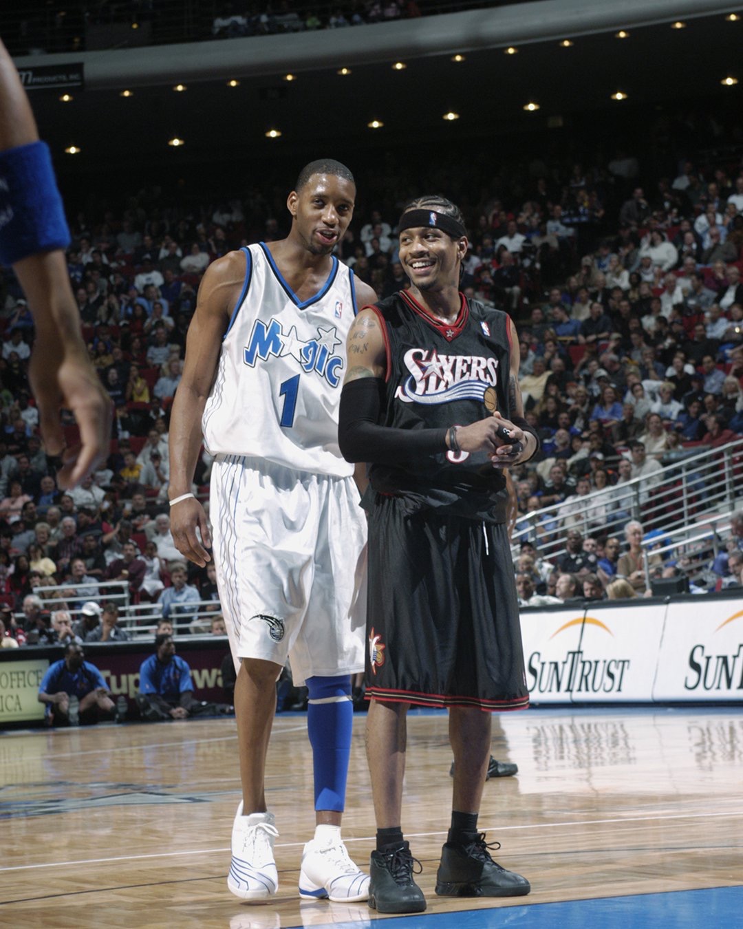 空砍大号两双！浓眉全场28投16中得到35分17篮板（浓眉28投16中轰下35分17篮板，豪取大号两双却无奈空砍）