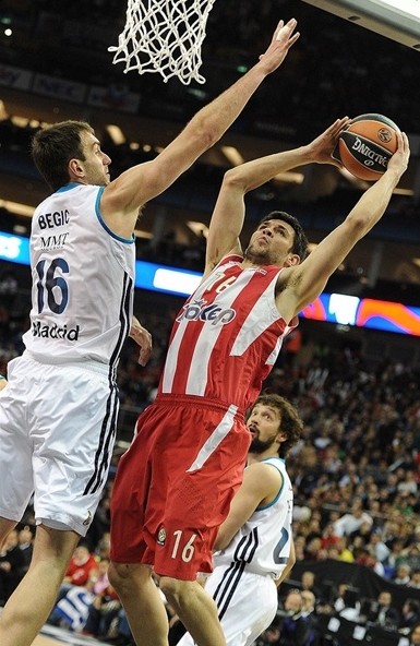 33岁的老将竟然出战CBA潜力赛，备受期待的赛事却变成了三分训练（33岁老将亮相CBA潜力赛，话题之战意外变成三分投篮表演）