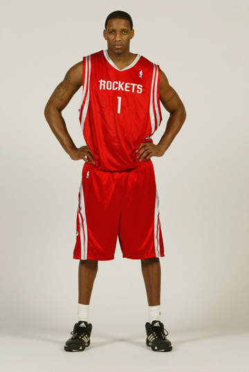 中超赛场争议判罚：VAR判罚引发讨论,（中超判罚风波：VAR介入再度引发热议）