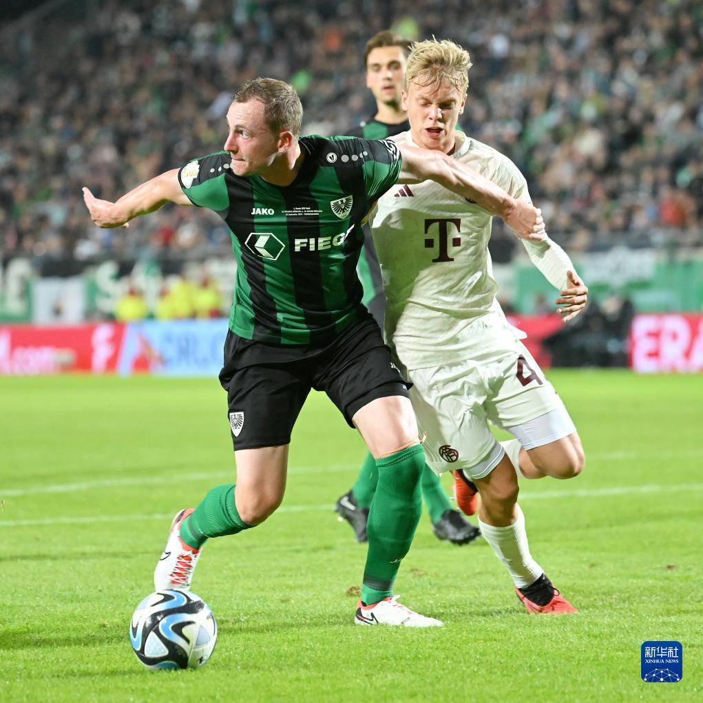 成都金牛公安：蓉城vs河南期间，两名观众做出侮辱性动作被行拘（金牛公安通报：蓉城对阵河南时两名观众因侮辱性举动被行拘）