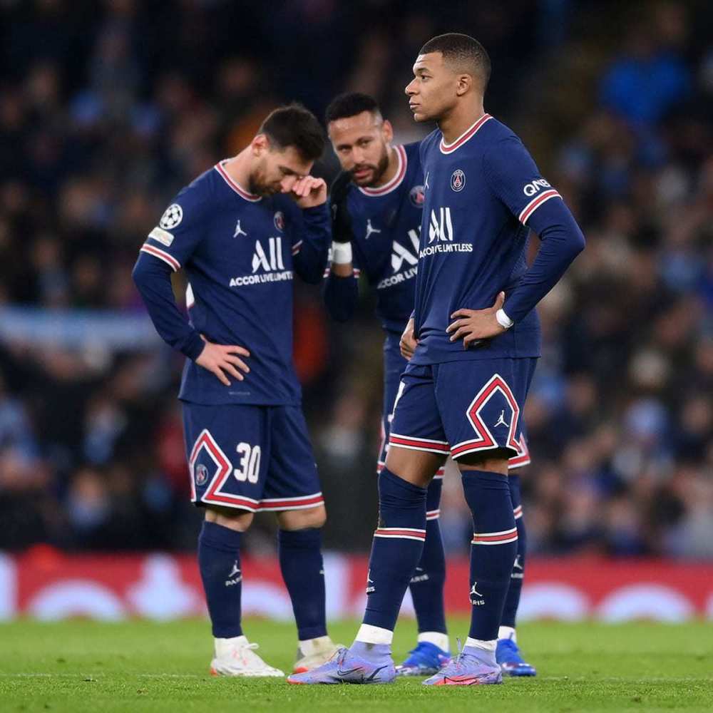 4-1打爆副班长！曼联3轮不败：只差第4名1分 31岁队长2射1传造3球（4-1痛击倒数第二！曼联联赛3轮不败，仅距第4名1分，31岁队长梅开二度送助攻独造3球）