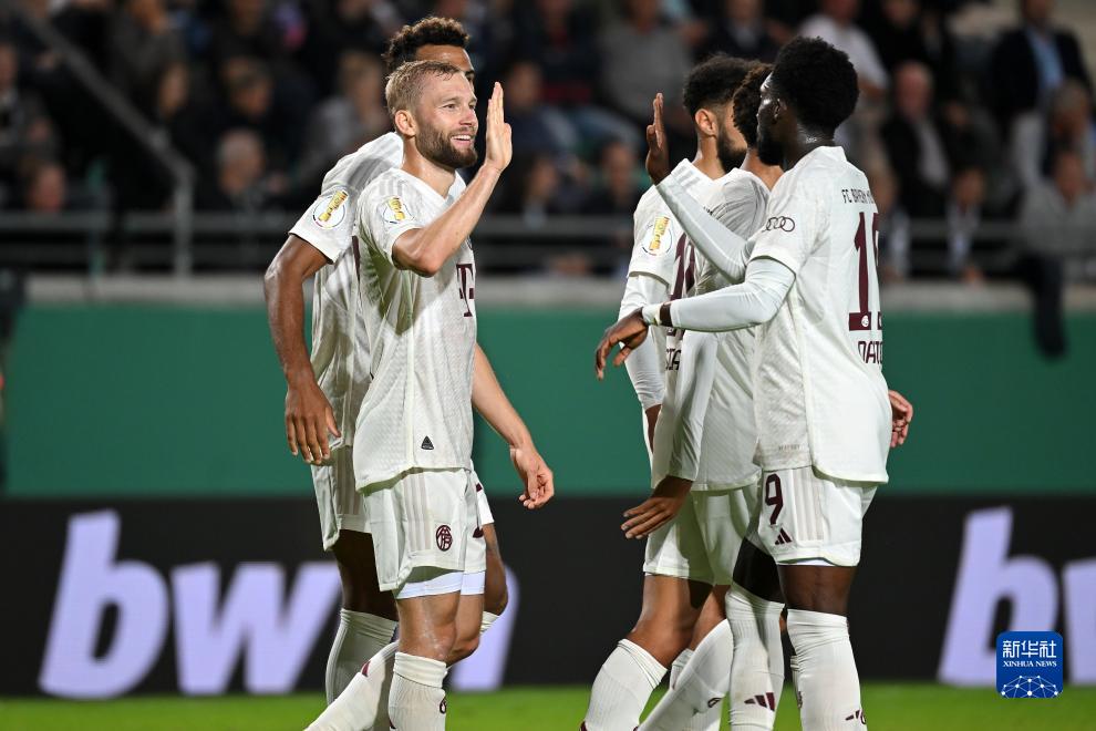 利物浦“红箭三侠”再度合体光芒四射（利物浦红箭三侠重聚 火力全开）