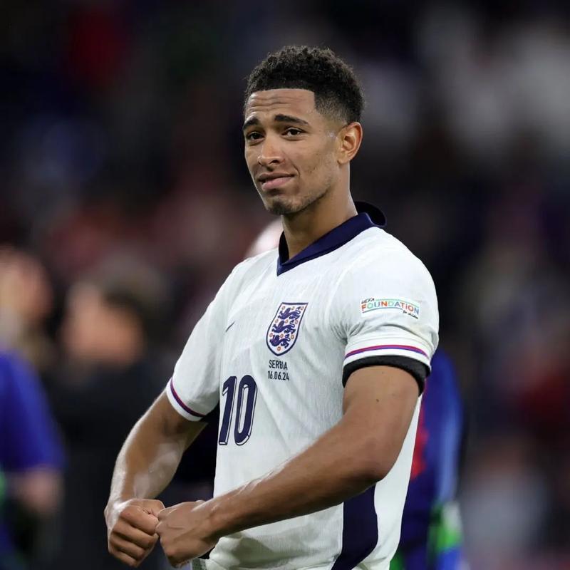 半场战报：米兰0-0拉齐奥，迈尼昂献神扑，红黑军团0射正（半场速递：米兰0-0拉齐奥，迈尼昂神扑救险，红黑军团上半场0射正）