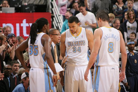 二娃回家了！穆勒现身拜仁主场，观战球队对阵美因茨（二娃归来！穆勒现身安联观战拜仁对阵美因茨）