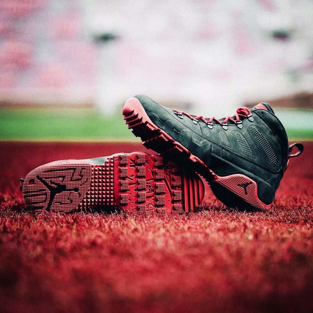 每体：巴萨有意左后卫索萨，想用桑托斯欠的290万欧锁定交易（每体：巴萨看中左后卫索萨，拟用桑托斯所欠290万欧锁定转会）