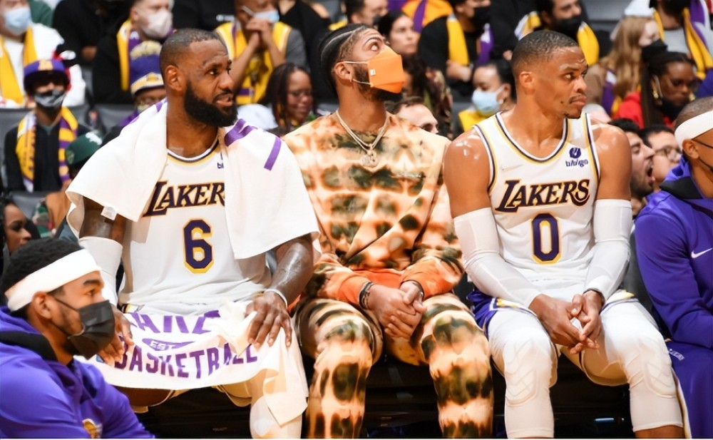 解说：赵睿登场后周琦被彻底激活 每一年的京辽大战都少不了话题（赵睿出场点燃周琦，京辽对决年年话题不断）