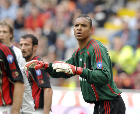 欢度圣诞！子弹将在主场举办一年一度的泰迪熊抛掷活动（圣诞来袭，子弹主场举行年度泰迪熊投掷活动）