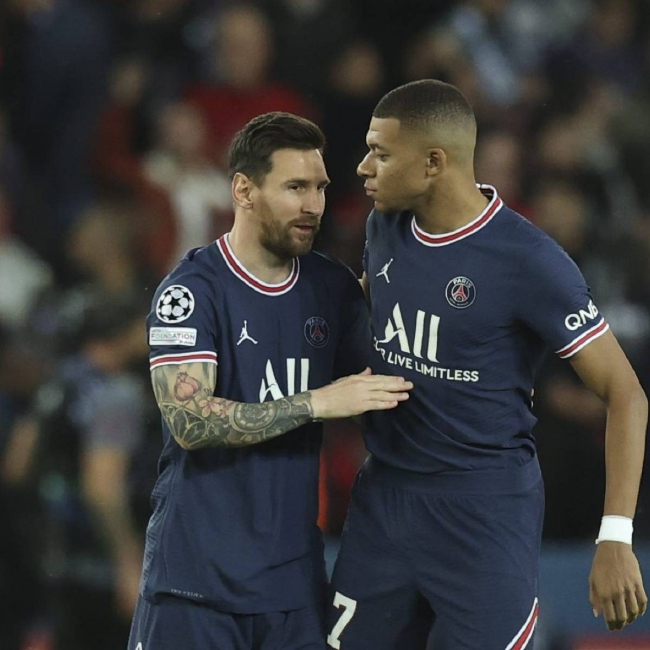 记者：申花队昨天傍晚抵达天津，出征的队伍中没有门将薛庆浩（记者：申花队昨傍晚抵津，出征名单未见门将薛庆浩）