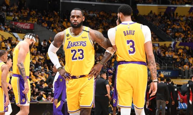 兰克尔-泽在上周举办婚礼，此前他与青岛海牛闹得不欢而散（与青岛海牛不欢而散后，兰克尔-泽上周完婚）