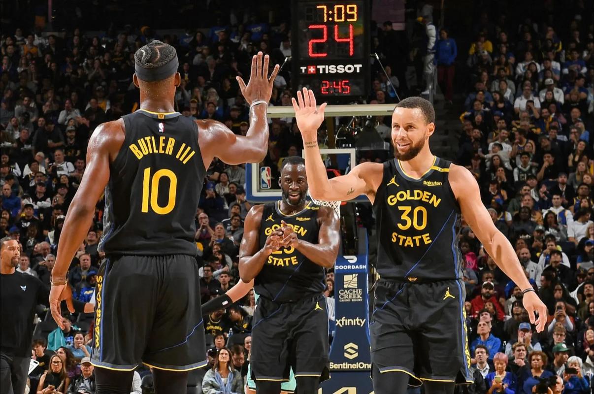 西甲半场：安东尼闪击，费兰戴帽，巴萨暂4-1贝蒂斯（西甲半场：安东尼先拔头筹，费兰戴帽，巴萨4-1暂领先贝蒂斯）