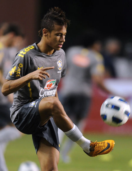 法媒：巴黎要求球员降低工资增加绩效部分，登贝莱续约恐遇阻（法媒称巴黎拟下调基本薪资、加大奖金考核力度，登贝莱续约恐生变）