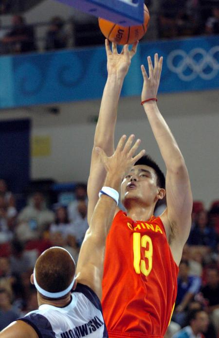 马克西半场22分3助攻带队领先，巴洛奇兵高效16分（马克西半场轰22分3助攻率队占优，巴洛替补高效贡献16分）