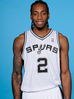 中后卫超长奔袭破门，帅炸了（中后卫长驱直入破门，燃爆全场）