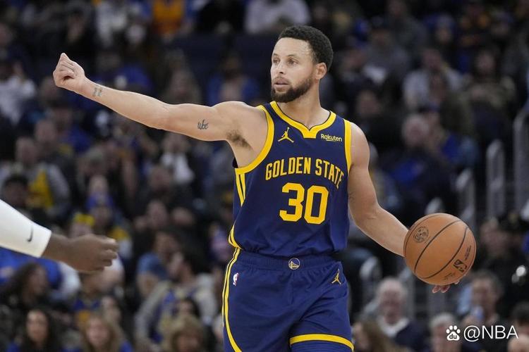 阿门本赛季首次得分30+，他得分上25的比赛火箭4场全胜（阿门本季首砍30+，其25+场次火箭4战全胜）