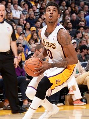 FIFA年度最佳女足球员候选：拉索、邦马蒂、卡尔登泰等人在列（FIFA年度最佳女足候选名单公布：拉索、邦马蒂、卡尔登泰等入选）