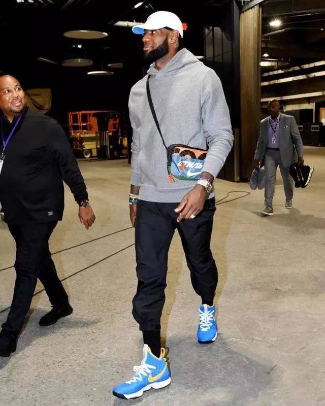 跟队记者：迈尼昂看起来不会续约，但阿莱格里仍在试图说服他（随队记者：迈尼昂续约希望渺茫，阿莱格里仍在努力劝说他）