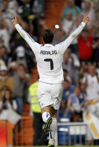 CBA杯“山东德比”裁判频繁纵容大动作引热议！媒体人质疑不作为（CBA杯山东德比争议升级：裁判被指放任大动作，媒体人质疑不作为）