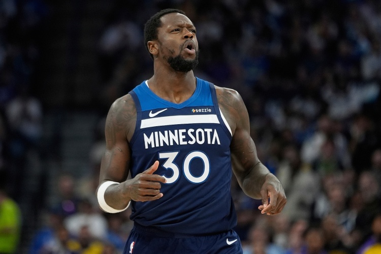 科尔：不同于上赛季需要交易得到巴特勒，本赛季的阵容足够了（科尔：与上赛季不同，今年无需为巴特勒交易，阵容已经足够）