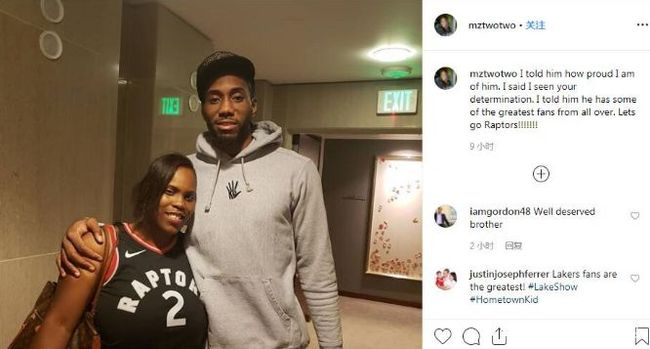 高危职业！文班跳球时肘到裁判面部，裁判表情十分痛苦（跳球意外：文班肘部误击裁判脸部，裁判表情痛苦）