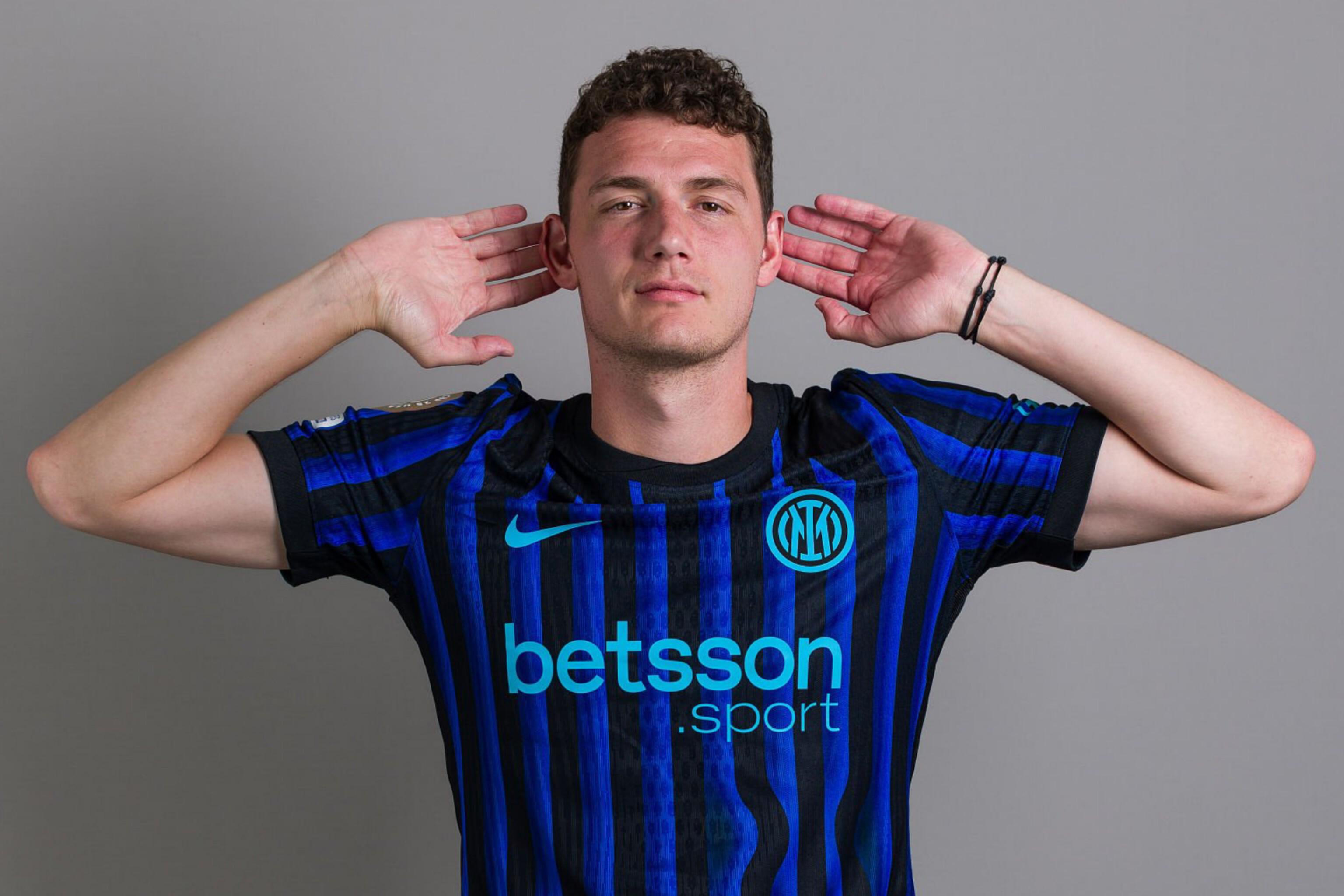 官方：前巴西主帅蒂特执教巴甲克鲁塞罗，签约一年（巴甲克鲁塞罗官宣聘任前巴西队主帅蒂特，合同一年）