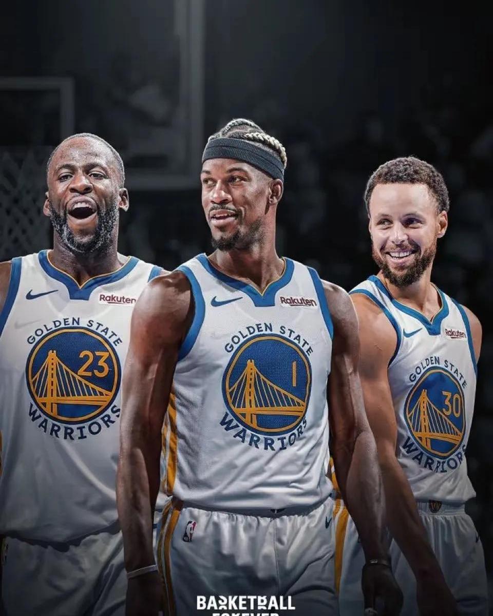 于根伟考察收官战主场场地：前些天草皮一直在开地暖加紧养护（于根伟查看收官战主场：草皮此前启用地暖加速养护）