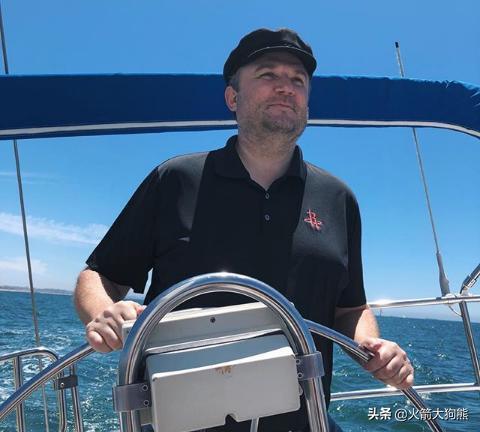 比安奇：难以理解孔蒂如此抱怨，球队的替补席存在问题（比安奇：孔蒂的抱怨令人费解，症结在球队板凳深度）