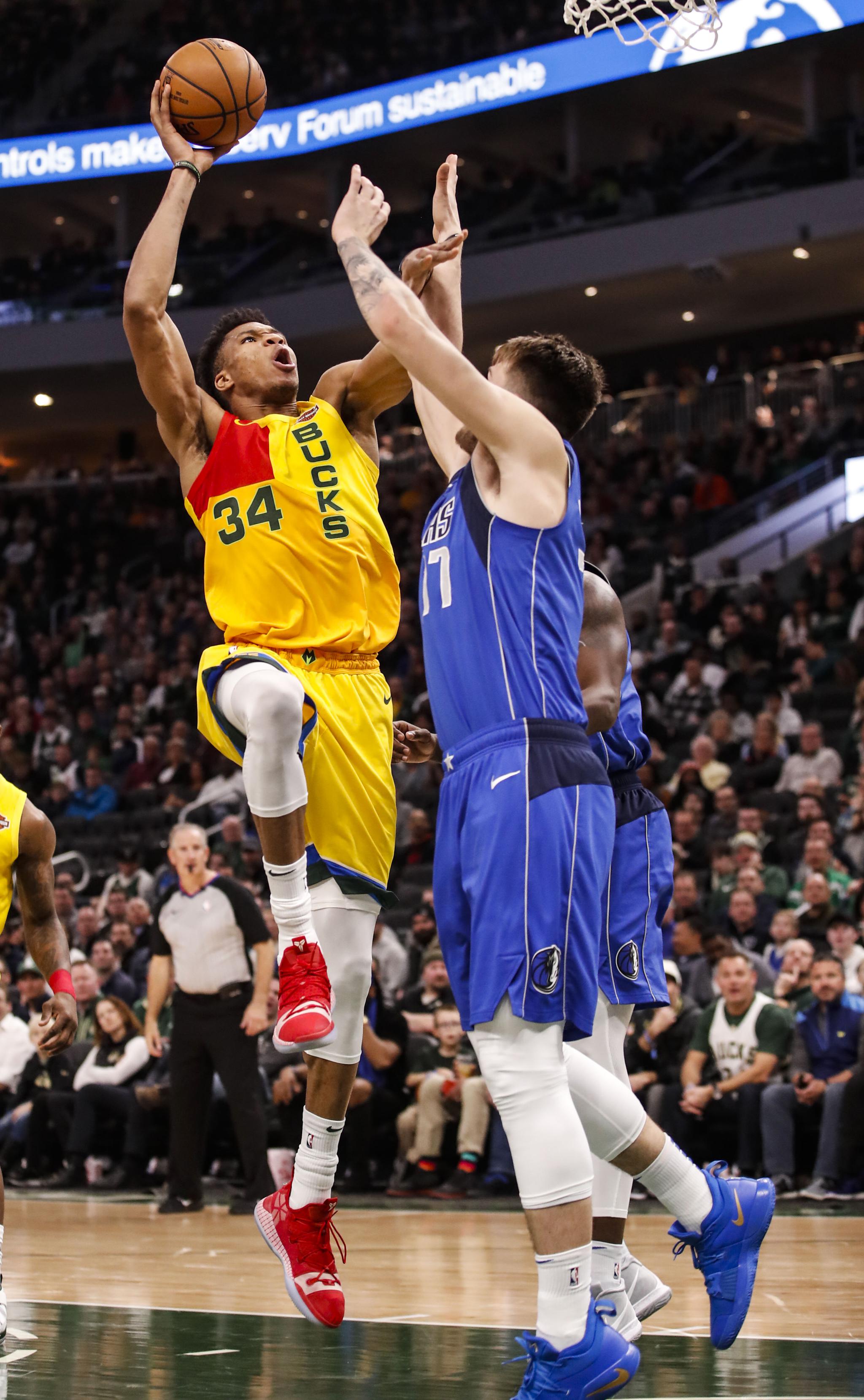 梅婷一家四口前往伯纳乌观战皇马vs尤文，女儿表示看完有点困（梅婷携一家四口现身伯纳乌观战皇马对尤文，女儿直言赛后有些犯困）