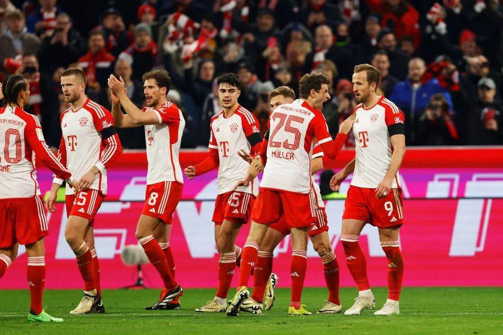 突然爆发！弗格单节怒砍16分，单节三分5投3中（弗格火力全开：单节拿下16分，三分5中3）