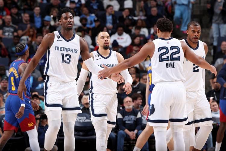 利物浦正式发布新赛季球衣，时隔13年再度携手阿迪达斯（利物浦官宣新赛季球衣，13年后再携手阿迪达斯）