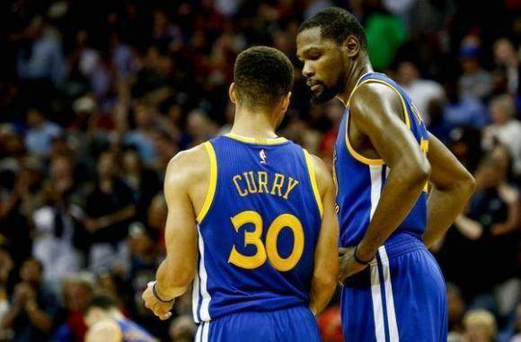 鲜明对比，节礼日曼联54胜纽卡47负均为历史最多（节礼日反差：曼联54胜、纽卡47负，均为历史最多）