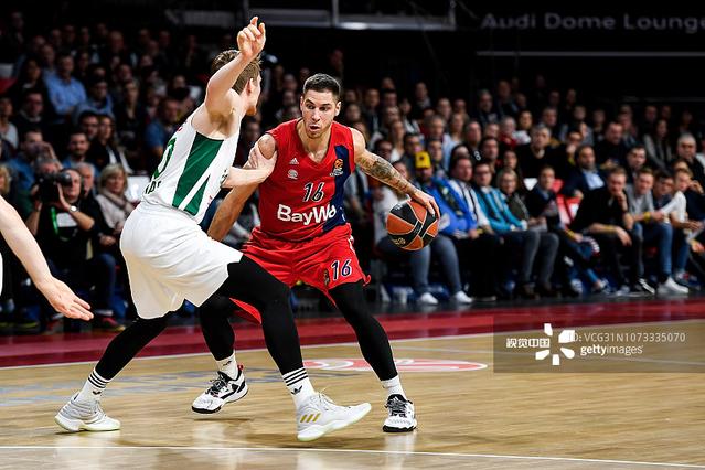 刘泽希闪耀赛场，14投6中砍下16分8板4助，三分球5中3（刘泽希表现抢眼：14投6中拿下16分8篮板4助攻，三分5投3中）