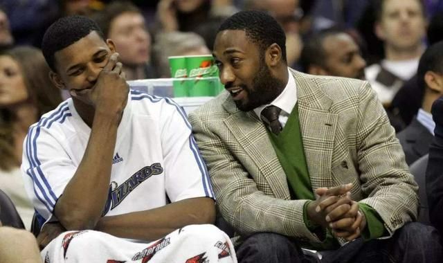 NBA球队战术解析：雄鹿防守策略调整,（雄鹿防守变阵：NBA战术深度解读）