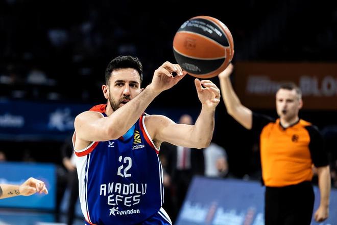 中超联赛总结：积分榜前三分析,（中超赛季回顾：积分榜前三队深度解读）